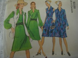 7963 EZ VOG 70S V NECK A-DRESS,JACKET SLVS OR NOT PATTERN 12